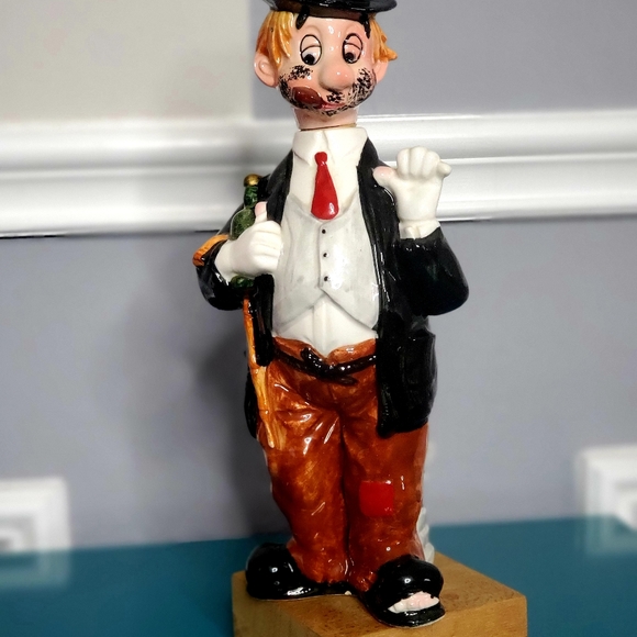 Ceramic Hobo Decanter Hand Painted Clown Music Box - Picture 3 of 7